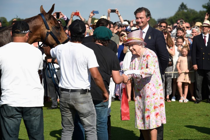 700065097 AJ 9364 C451B4C8258339E6F561C497749D84EB